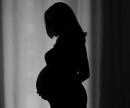 shinemycrown's tweet photo. Black Women and Childbirth Mortality: Healthcare Worker Who Nearly Died During Pregnancy Says Doctors Ignored Her Complaints of Stomach Pain https://t.co/MdOSBg1jAN https://t.co/ZLvkI0Sk6c