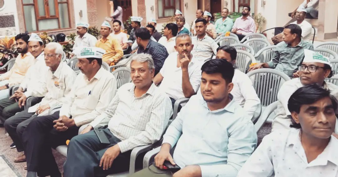 📢 Today, Aam Aadmi Party organized a meeting in Jodhpur district at Hotel Rigmor Haveli. The event focused on the upcoming oath-taking ceremony on May 27, 2023, and congratulating our new Ward President. The enthusiasm in the gathering was truly inspiring! 🌟