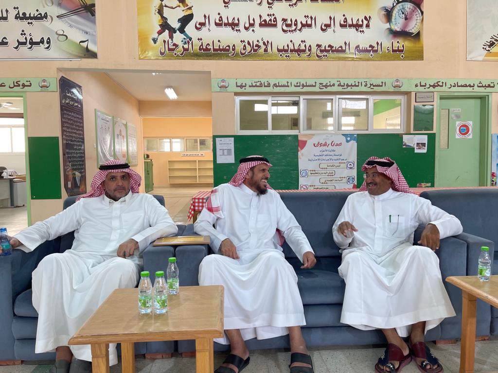 TharmadaTanmiah's tweet photo. كرم رئيس #جمعية_تنمية_ثرمداء الفائزين في برنامج تحسين الخط العربي 
ضمن المبادرة المشتركة مع القطاع التعليمي
المقام في #مدرسة_ثرمداء_الابتدائية
من قبل المعلم عبدالرحمن بن محمد العربيد
شكرا جزيلا لادارة المدرسة والعاملين فيها على انجاح هذه المبادرة
#ثرمداء 
@MOE_SHC_00_0096 https://t.co/HbdAwpbQlw