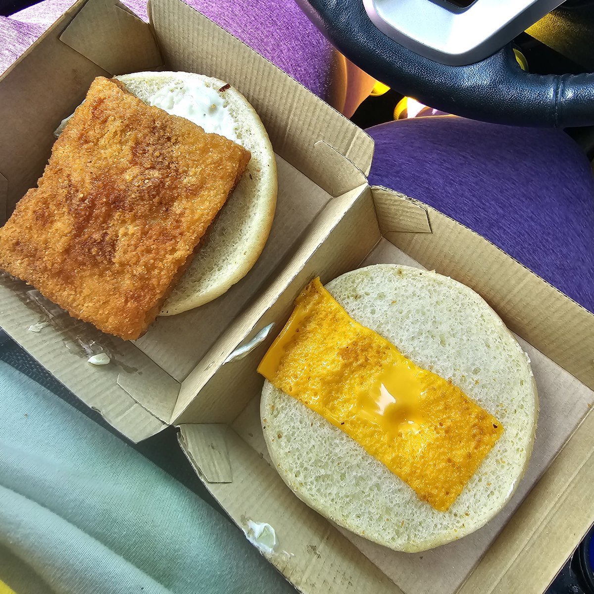 cupcaked22's tweet photo. Really @McDonalds !!!! 1st my drink was forgotten and then i get a struggle fish filet! Tf https://t.co/NAnlONCP1R