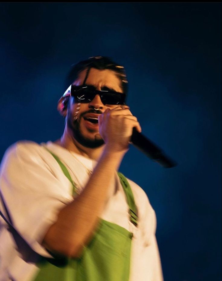 samuelit_236's tweet photo. 10 formas de decir “te quiero” con letras de bad bunny 

– a thread https://t.co/yjwKakEwaM