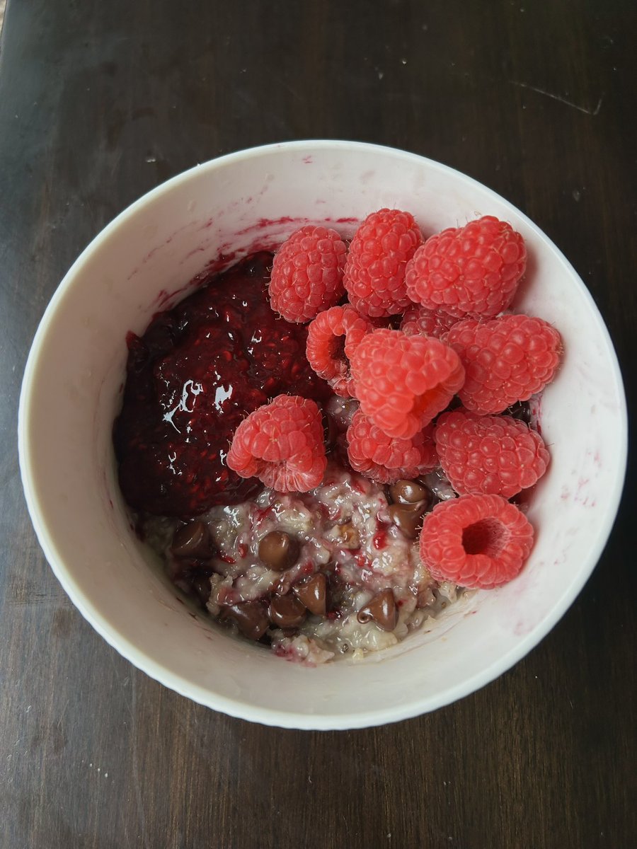 oats w/ collagen, chia, sf choc chips, homemade berry compote, and raspberries <33