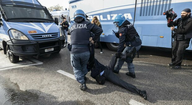 @PBerizzi Era ora
Era dai tempi di Trieste che non si vedevano le Forze dell'Ordine motivate