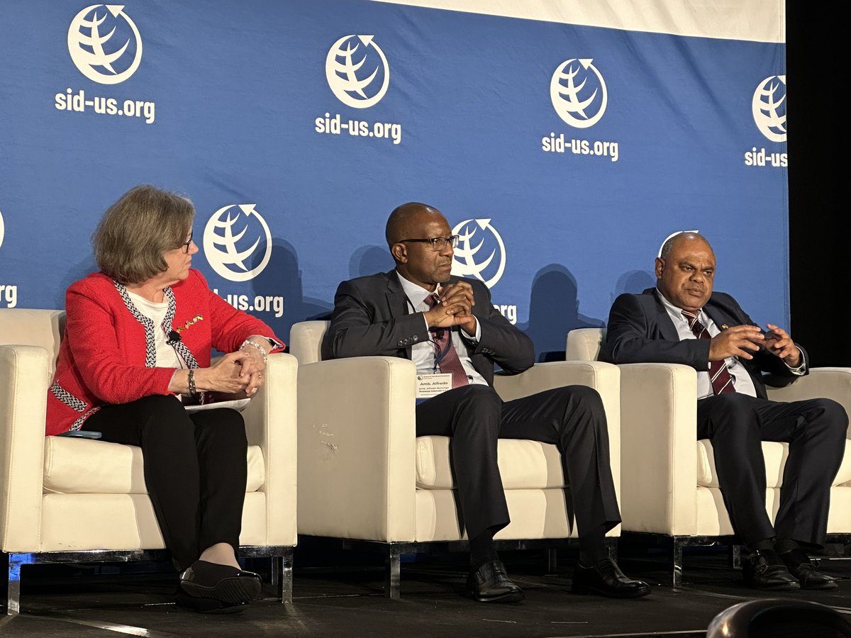 “Resilience is a very nice sounding word, but is expensive” and “international collaboration is essential”  <a href="/odo_tevi/">Ambassador Odo Tevi</a> of #Vanuatu <a href="/VanuatuUN/">Vanuatu UN</a> at <a href="/sidunitedstates/">SID-US</a> #SIDConference on urgency of #ClimateAction