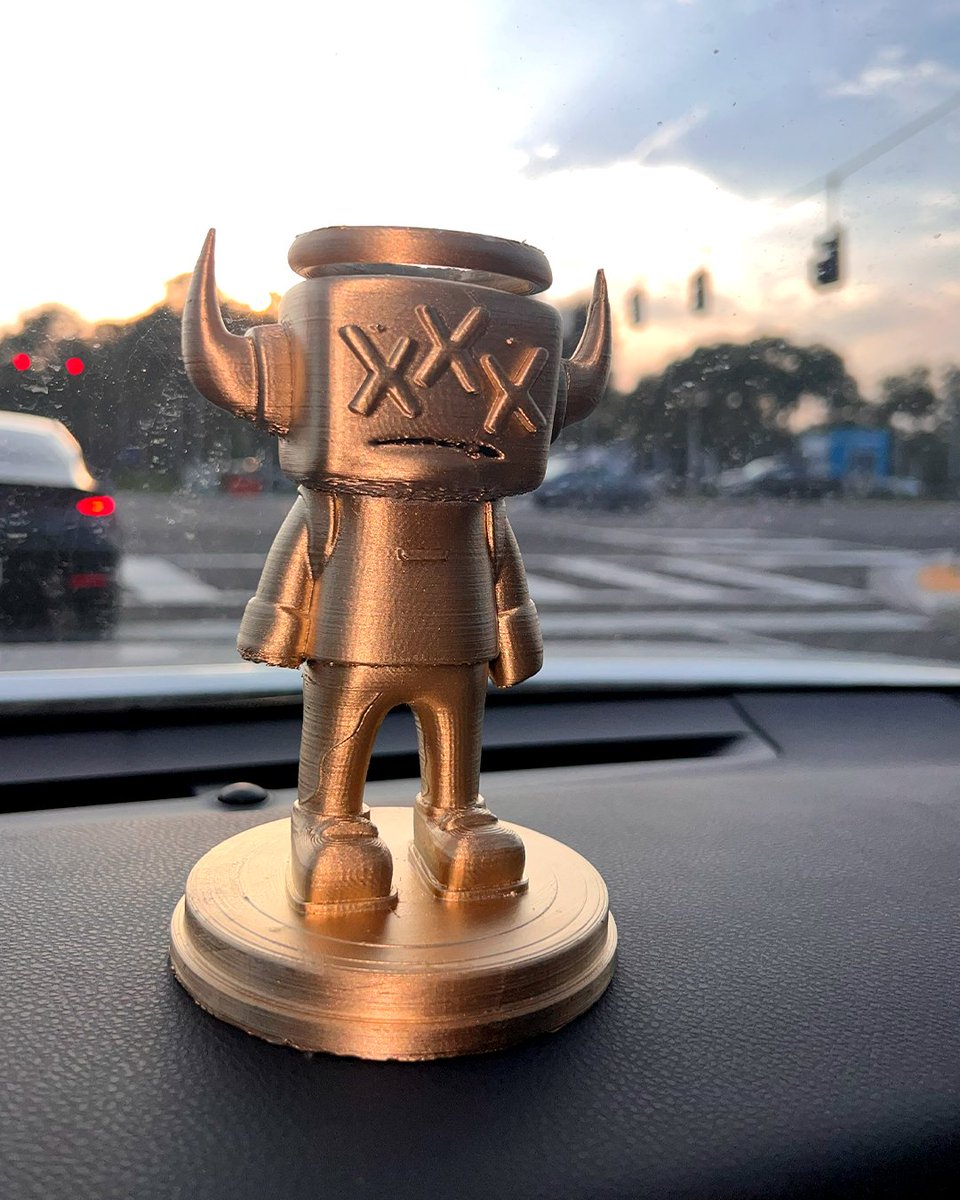 Meet <a href="/highbox/">highbox33</a>.me the 1st original character of the high monks! He's in charge of distributing the goods to all the High Monks across the universe. Visit Highbox.me to learn more about this Legendary guy