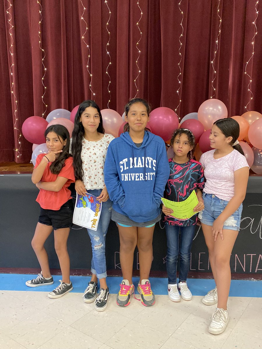 GloriaCazares82's tweet image. 10:58 am on May 24, 2022 I took the last picture of my sweet girl with some of her bestfriends. 10:58 am on May 24, 2023 I took a picture of her final resting place. 
One year…I’m exhausted, emotionally and physically. My heart is completely shattered and there is no healing. 💔