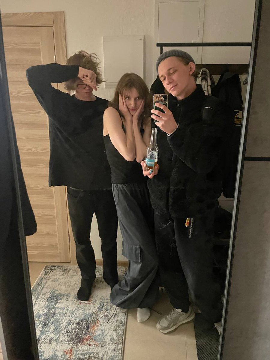 _slonya's tweet photo. Загадываю желание между двух крашей https://t.co/xnmtpLpnLv