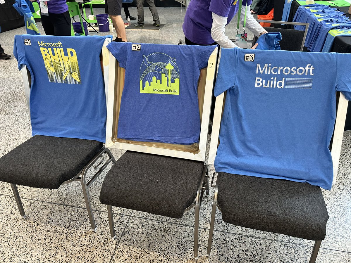 TaikiYoshidaJP's tweet photo. 日本からMicrosoft Buildへオンラインで参加の皆さんこんにちは！リツイート&amp;いいねで抽選1名に、Microsoft Build Tシャツ(デザイ���は真ん中のシアトル仕様)をお送りします！
(サイズは男女共用M/Lです)

#MSBuild https://t.co/pY9za7dmE7