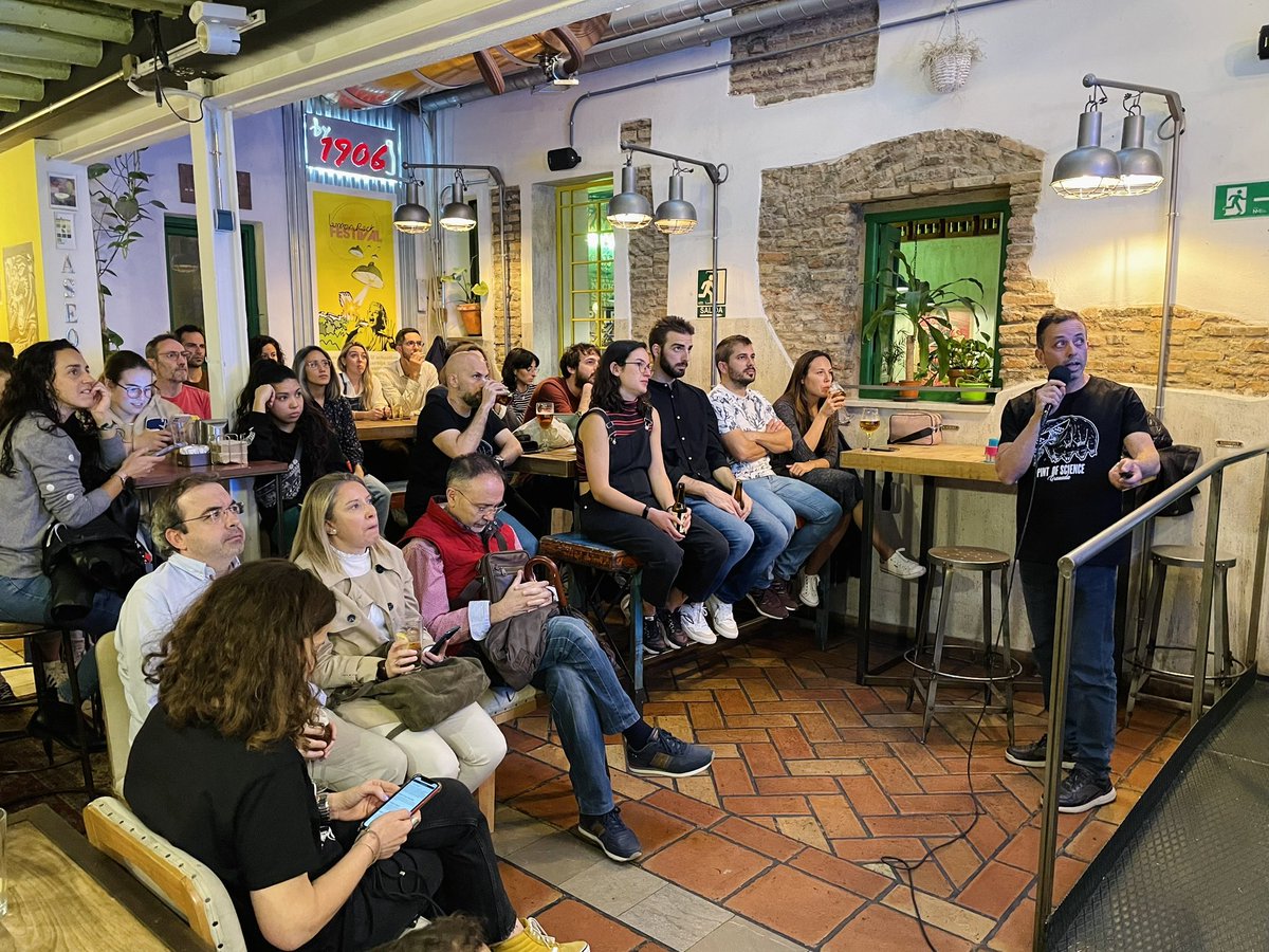 Tercer día de Pint of Science en Granada… Ooohhhh… Pero vamos a disfrutarlo a tope! Comenzamos en @LemonrockGr con @RafaCaparrosG hablándonos de la huella que deja el estrés de la mujer embarazada en el bebé 🍼 @pintofscienceES #PINT23GRA #PINT23ES