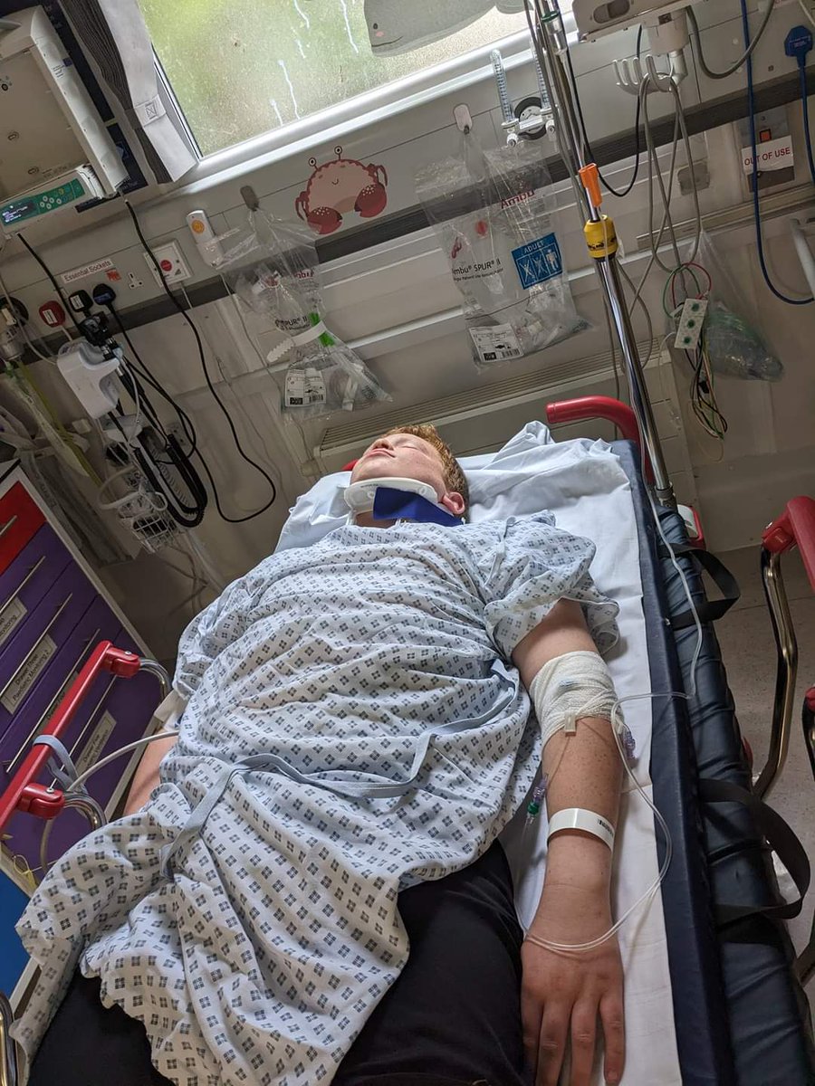 Austin collapsed after playing football for Thetford Bulldogs under 13s at the weekend, he sadly had a stroke. He's a huge Norwich fan and I wondered if you would be so kind to send him a video message please <a href="/DHucks6/">Darren Huckerby</a> @forbesy7 <a href="/LeonMckenzie1/">Leon Mckenzie</a>