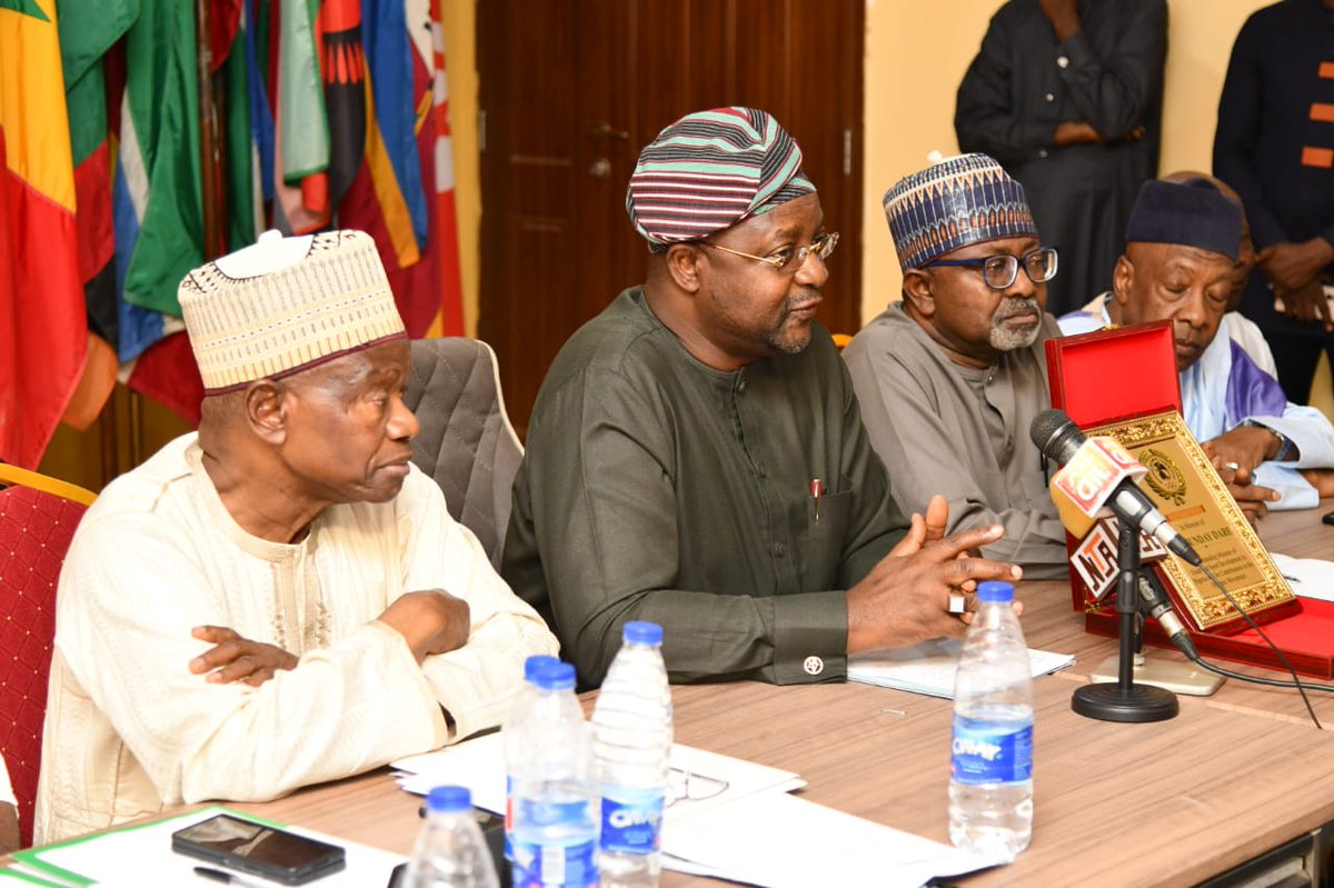 Office of the Minister of Youth & Sports Dev. (@omysdng) on Twitter photo The Minister of Youth and Spots Development <a href="/SundayDareSD/">Sunday Dare,CON</a> was at the ANOCA Headquarters in Abuja, presented with the Outstanding Minister of Youth and Sports Award for his contributions to the Olympic movement by the Executive Board of the Nigeria Olympic Committee (NOC). The Minister of Youth and Spots Development <a href="/SundayDareSD/">Sunday Dare,CON</a> was at the ANOCA Headquarters in Abuja, presented with the Outstanding Minister of Youth and Sports Award for his contributions to the Olympic movement by the Executive Board of the Nigeria Olympic Committee (NOC).