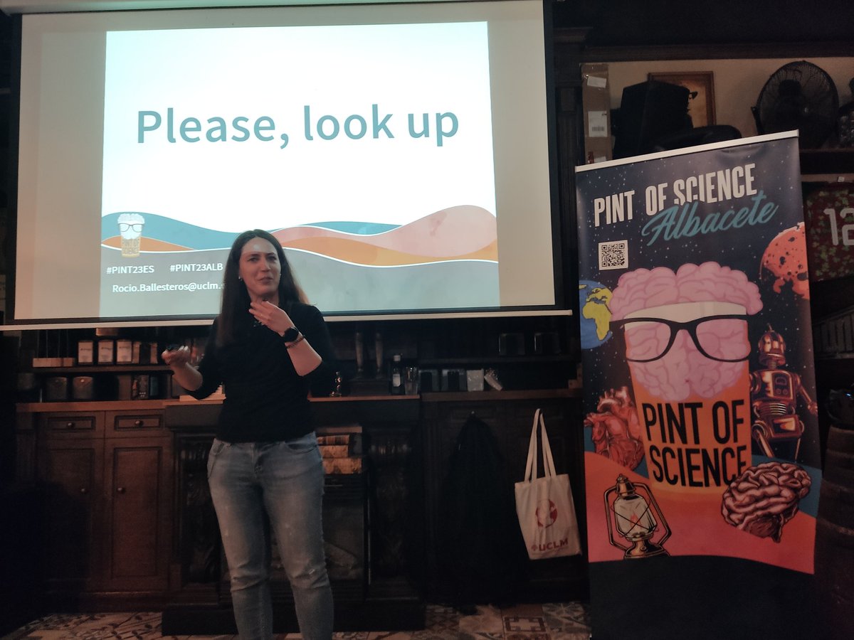Fran_Jareno's tweet image. Estamos ya con la tercera jornada de la @pintofscienceES #Pint23ES #Pint23ALB 
@Ballesteros_Dew nos habla sobre drones (please, look Up).
@ana__escribano @ivarea @najera2000 @CEstefaniaC @CarmenM_Leon @UCLMdivulga @AntonioMasAB @uclm_es