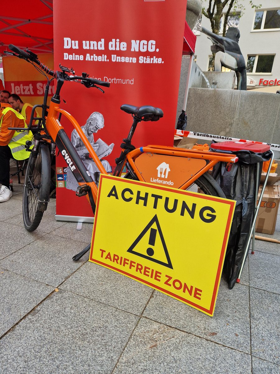 Liefern_amLimit's tweet photo. Bitte teilen und weitersagen: Bitte bestellt morgen nicht bei #Lieferando in #Dresden. Die Beschäftigten kämpfen gegen Bonusblödsinn, Fakenews, Arbeitsschutz, 15 €/h und gute Tarifverträge. Geht morgen lieber in Dresden essen und kommt zum goldenen Reiter zu uns. @BILD_Dresden https://t.co/4vaerYo1XB