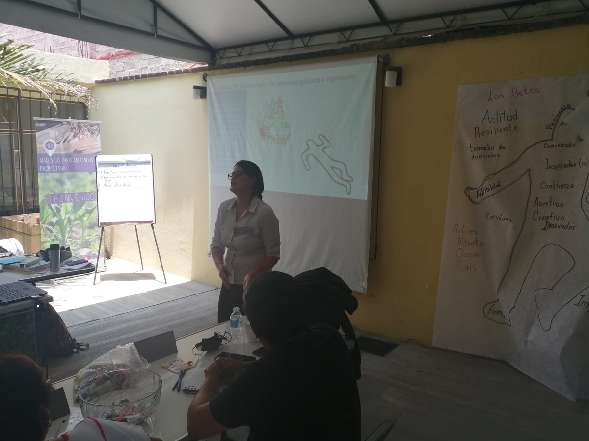 HubPSurCimmyt's tweet image. Que es un líder comunitario, y como impacta en la comunidad rural, hoy son temas que abordamos en el #HubPSur dentro del marco del proyecto con #WalmartFundation qué se desarrolla en #Oaxaca, impulsando la red de innovación. @ACCIMMYT
@Jelle_VanLoon
@FUTOP_AC