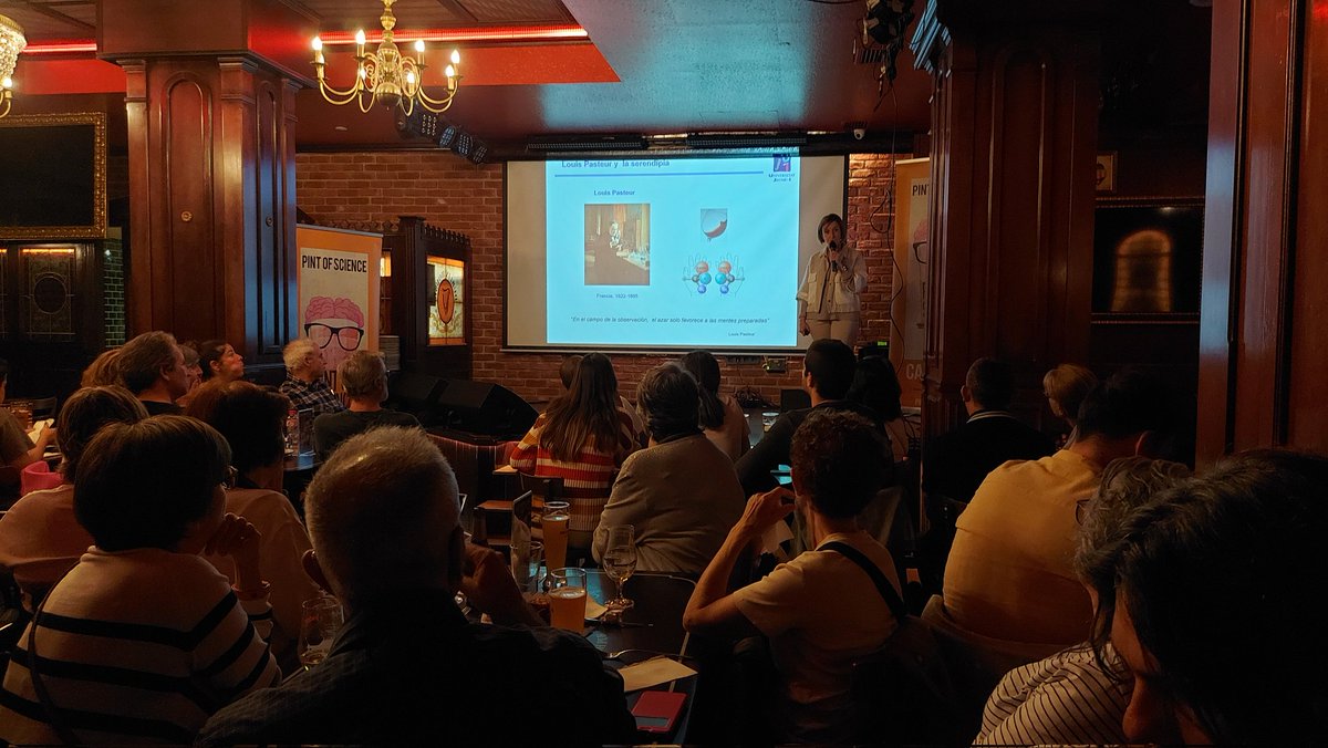 silderob's tweet image. Rosa nos cuenta que es la serendipia. #PINT23ES #PINT23CAS
