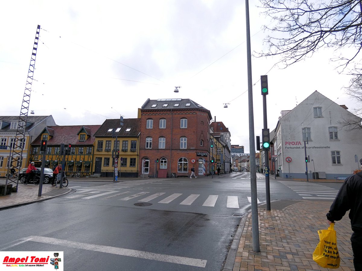 AmpelTomiDe's tweet photo. LSA Odense, "Hans Mules Gade/ Overgade"
Mehr auf https://t.co/pmocAdqsrT 🚦
#ampel #lichtsignalanlage #trafficlight #verkeerslicht #trafiklys #trafikljus #trafikklys #liikennevalo #sygnalizacjaświetlna #feudecirculation #tts #greenlight #odense #dänemark #denmark #danmark https://t.co/TlHsXjqFKv