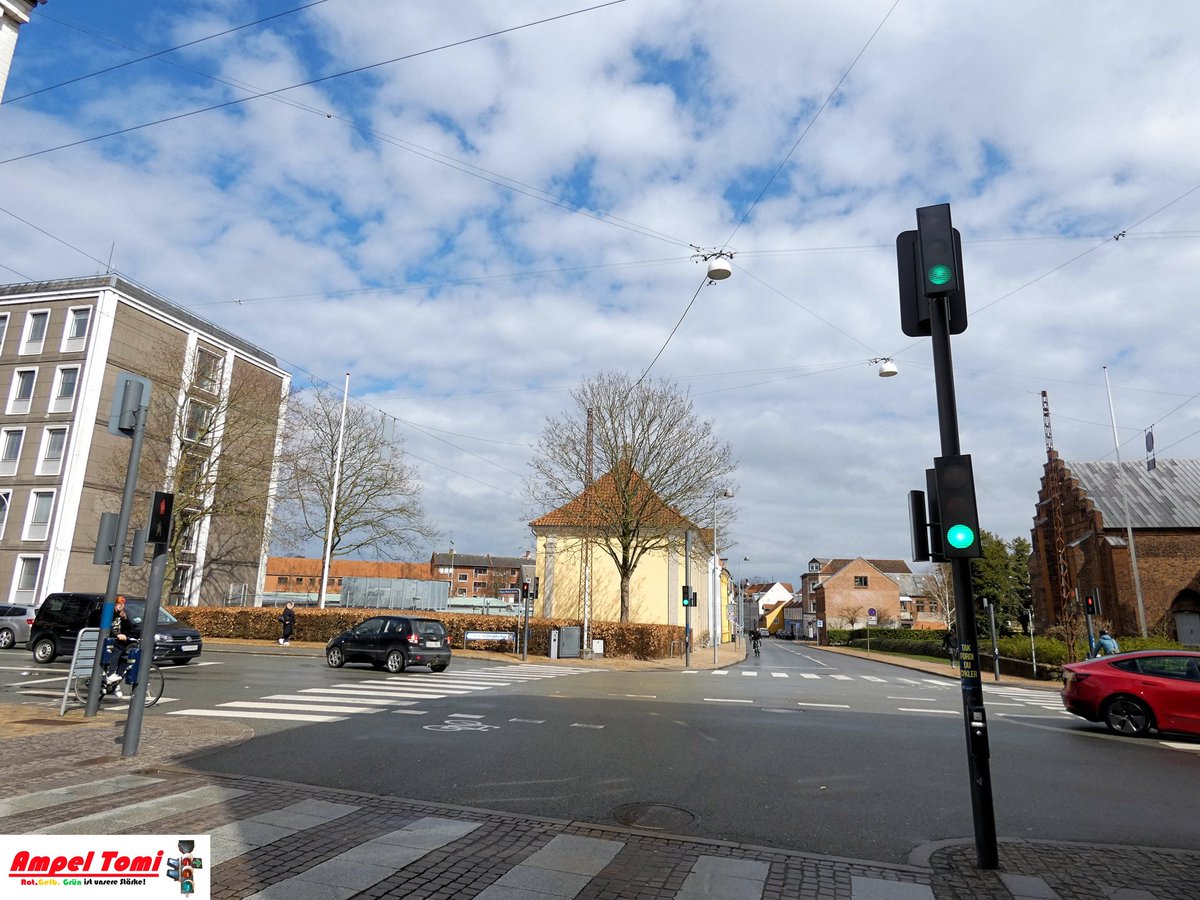 AmpelTomiDe's tweet photo. LSA Odense, "Hans Mules Gade/ Overgade"
Mehr auf https://t.co/pmocAdqsrT 🚦
#ampel #lichtsignalanlage #trafficlight #verkeerslicht #trafiklys #trafikljus #trafikklys #liikennevalo #sygnalizacjaświetlna #feudecirculation #tts #greenlight #odense #dänemark #denmark #danmark https://t.co/g0oFxDYCGI