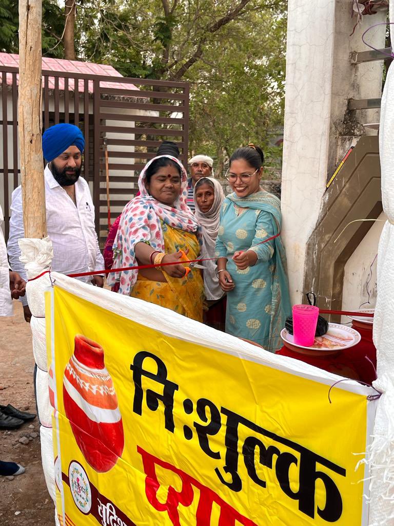 ParamjeetDang's tweet photo. #रीवा

आज दिनाँक 24/05/2023 को सुदिशा फाउंडेशन एवं अर्जुन नगर वेलफेयर सोसाइटी के संयुक्त प्रयास से स्थानीय अर्जुन नगर प्रांगण में निःशुल्क प्याऊ के शुभारंभ में शामिल हुआ। 

एक नई पहल के तहत प्याऊ का शुभारंभ नगर पालिक निगम के सफ़ाई कर्मचारी बहनों से करवाया गया। 
@Sudishango https://t.co/C4bw0rH6aI