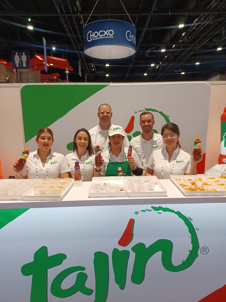 🔥 Un gusto saludar el equipo de <a href="/TajinUSA/">TAJIN</a> en el <a href="/SWEETSandSNACKS/">Sweets & Snacks Expo</a> 
#AbastoMagazine #SweetsandSnacks2023 #Chicago