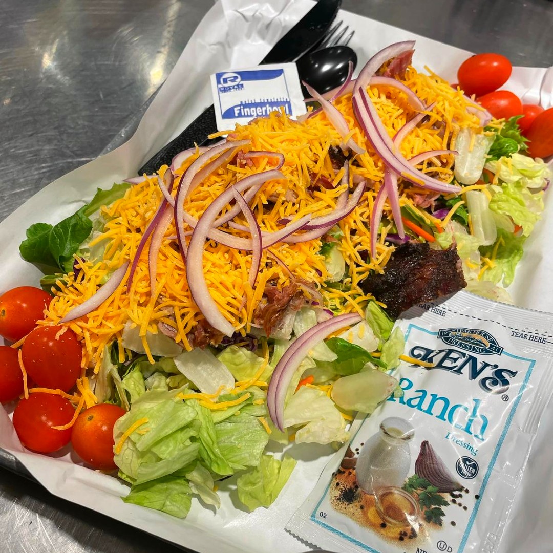 Looking for something on the lighter side for dinner?

Try our BBQ SALAD 🥗
Topped with your favorite smoked meat! 🔥😋

#bbq #salad #yummy #bbqsalad #food #lunch #dinner #pappysstpeters #pappyssmokehouse #sthcharleseats #eatlocal #stcharlesfoodie