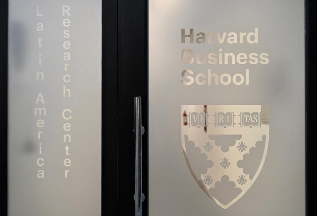 pdasilve's tweet photo. Harvard en Montevideo. La escuela de negocios más importante del mundo abre oficinas en Uruguay. Una ventana al mundo para para profesionales, académicos y empresas de nuestro país. Muy felices con el logro. https://t.co/7R5m90DtEH