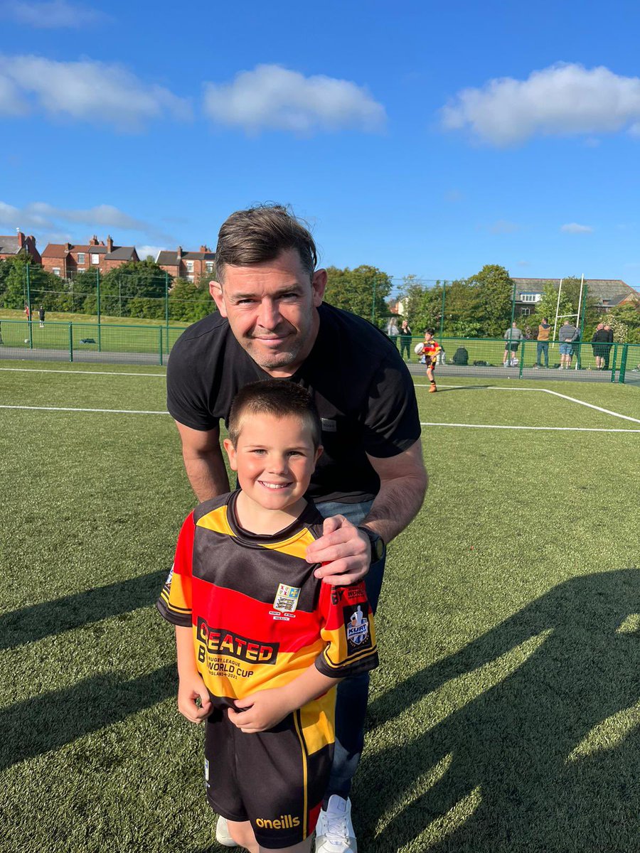 New shirt day for our under 7s, massive thank you to <a href="/EliteKurt/">Kurt Haggerty Elite Rugby Coaching</a> <a href="/CleanHire/">Cleanhire UK Ltd</a> &amp; crystal clear glazing for sponsoring us, also a massive thank you to current <a href="/Saints1890/">St.Helens R.F.C.</a> head coach Paul Wellens for coming down to hand the shirts out