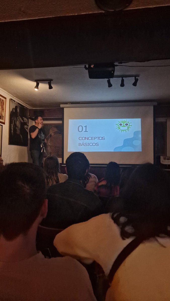 iaa_csic's tweet image. "Si no hubiera microorganismos, la vida se extinguiría en cosa de un mes" - @eandresleon del @ipbln_csic 

Um muy buen comienzo del último día de @pintofscienceES en @tertuliagranada 

#Pint23ES #Pint23GR