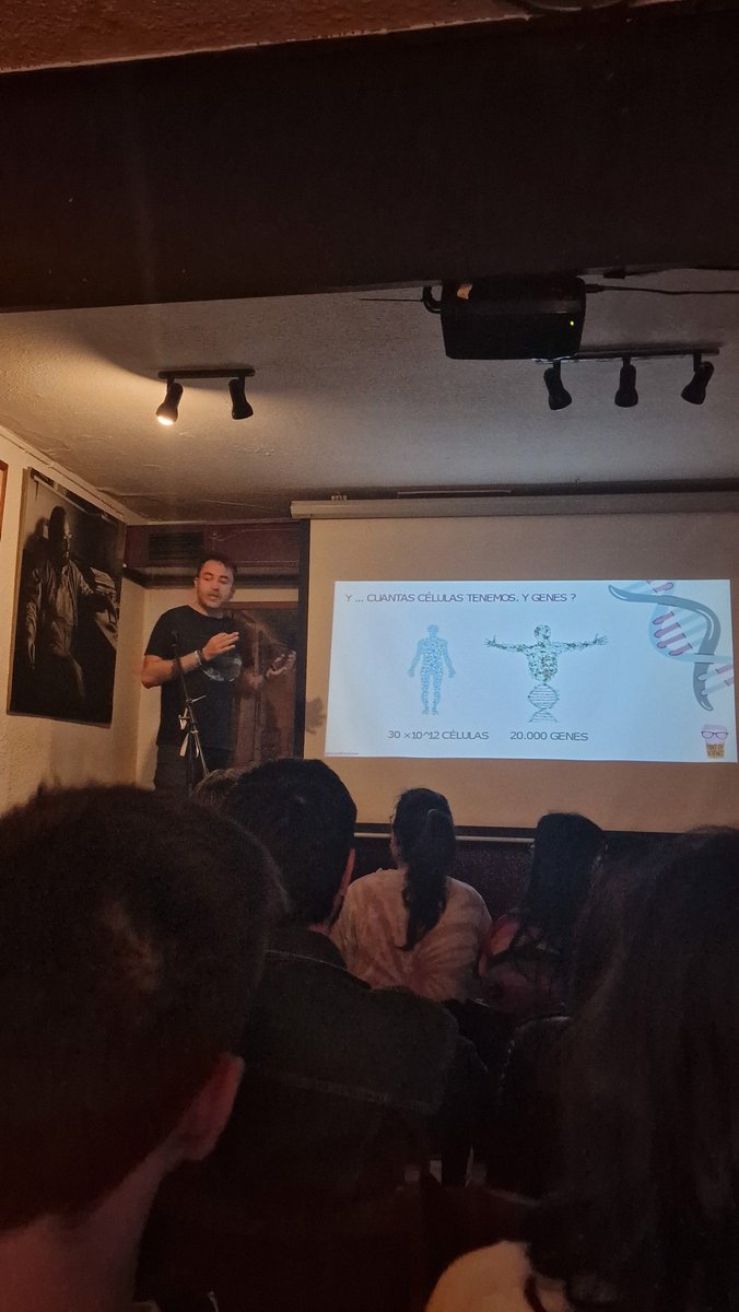 iaa_csic's tweet image. "Si no hubiera microorganismos, la vida se extinguiría en cosa de un mes" - @eandresleon del @ipbln_csic 

Um muy buen comienzo del último día de @pintofscienceES en @tertuliagranada 

#Pint23ES #Pint23GR