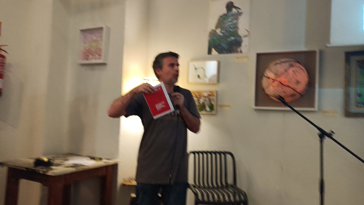 Malnutridos's tweet image. Esto también es #PINT23SEV. Darío ayudando a @PabloHuertasLab a reparar ADN... O algo... 🤣
A veces la reparación sale regulera.... 🤣🤣🤣
#Pint23ES