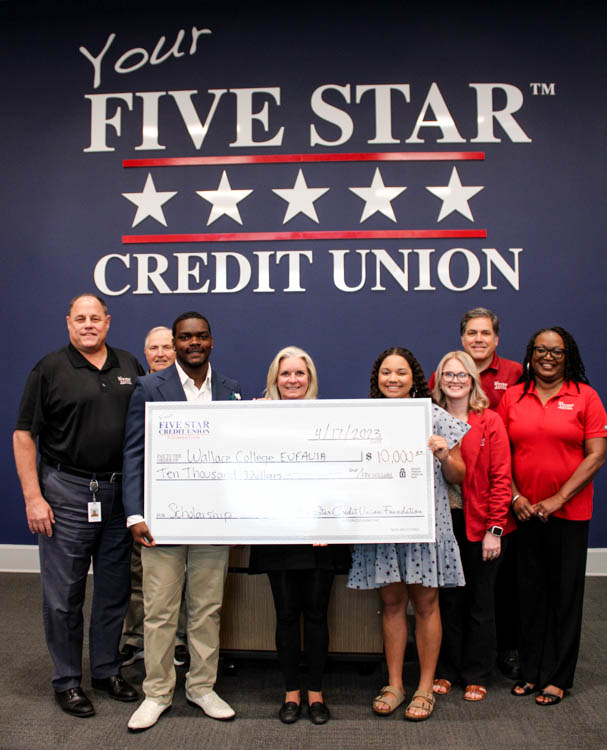theleagueofcus's tweet photo. A big display of "People Helping People" from @fivestarcreditu in Alabama! The CU's Foundation donating $50,000 for college scholarships! #TheCUDifference Story here: https://t.co/JBc3odP2ek https://t.co/bs7NOOMJCb