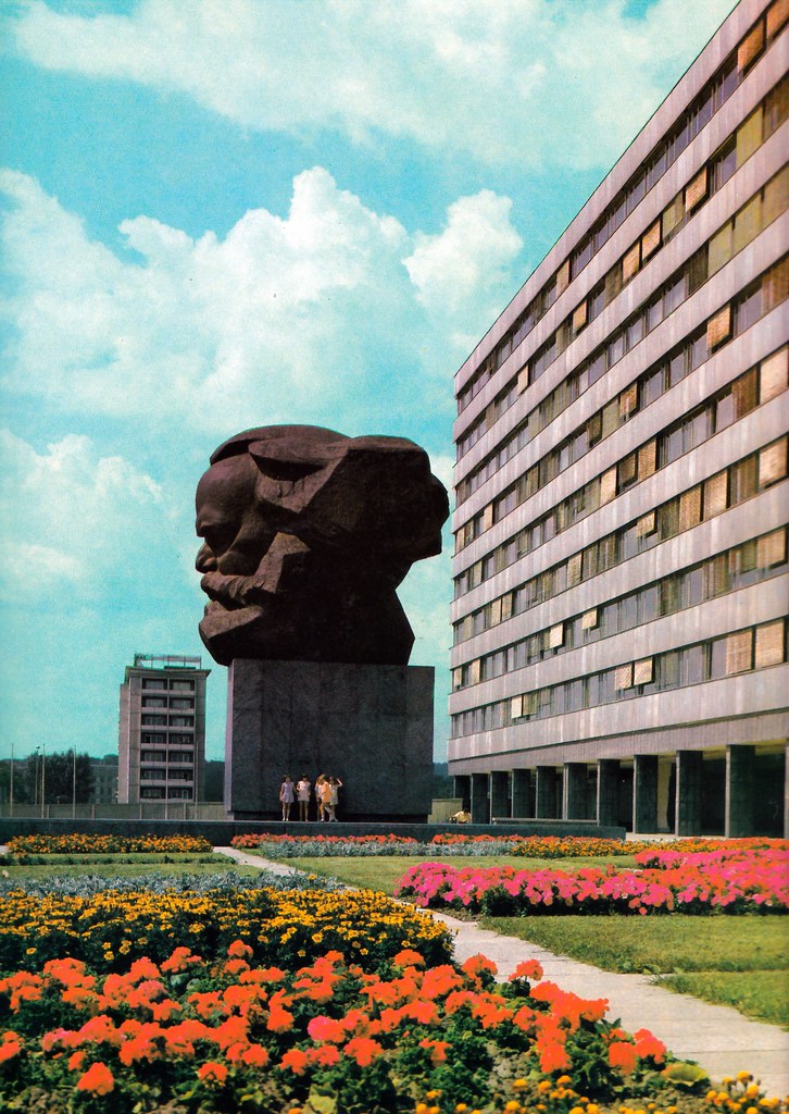 Places Beyond the Wall 🧱 🇩🇪

#13 Chemnitz/Karl-Marx-Stadt. Bombed in WWII, it was restructured as a socialist city. Remaining old buildings fell into disrepair. Investment went into mass housing. In 1990, the population voted to restore the name and it was replanned once again.