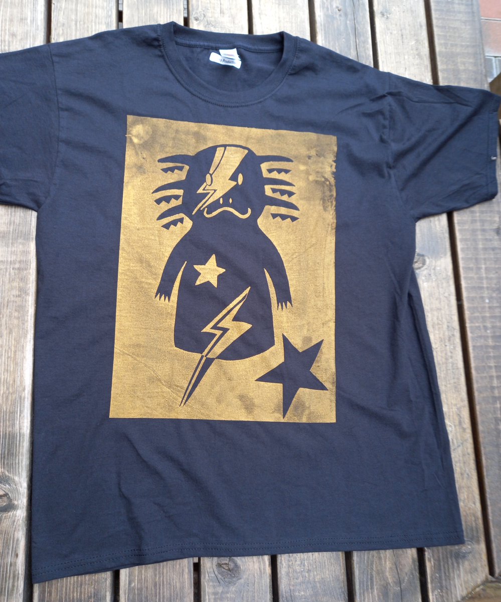 AxelinaPro's tweet photo. Looking for a groovy Fathers Day Gift? If he is a fan of David Bowie, Harry Potter, axolotls, or anything quirky, this might be just the thing! #axolotl #DavdBowie #FathersDay #fathersdaygift #Yourbizhour #quirky #indiebizhour #CraftBlogClub #SocialMumshour #CraftBizParty https://t.co/scfJo7VUlP
