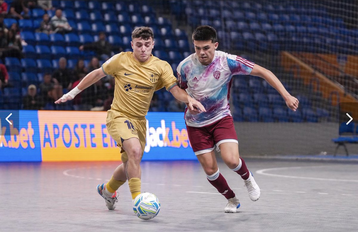 When your shoulder to shoulder against one of the biggest giants in futsal <a href="/FCBfutbolsala/">Barça Futbol Sala</a> 

#futsal #canfutsal #ontariosoccer