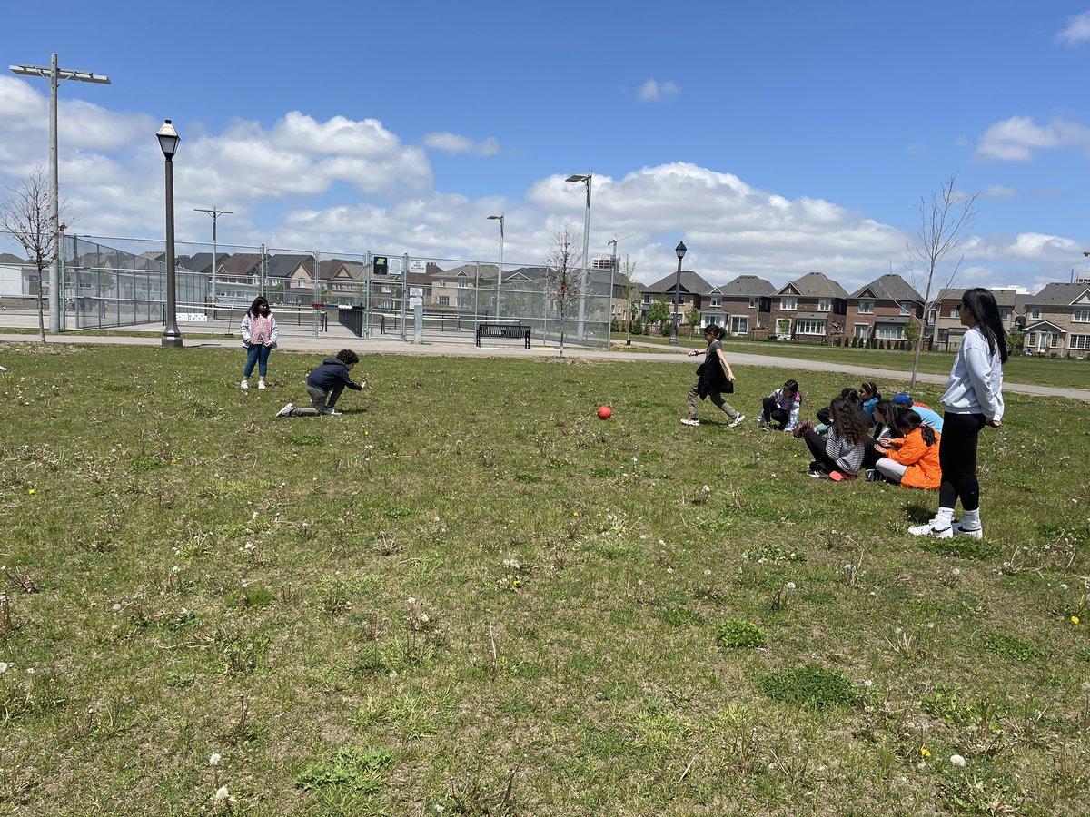 Getting the hang of running the bases! #goastrojays <a href="/JaysCare/">Jays Care Foundation</a> <a href="/ddwhdsb/">Dr. David R. Williams Public School</a>