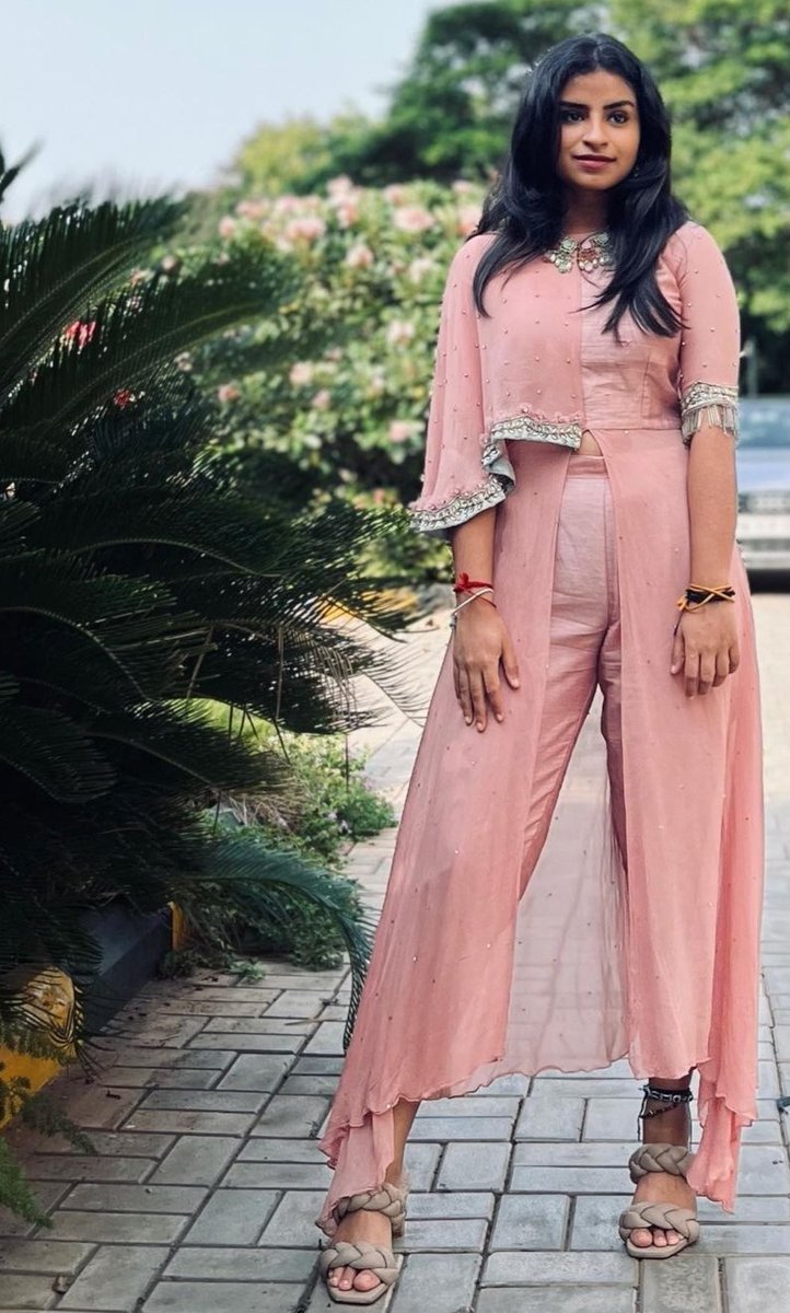 amaya_krishnan's tweet photo. You are my diva!
Your version of being strong is meant to be your own person &amp; be independent!
Be the same செல்லமா! 
The whole world loves you!
Stay blessed beautiful ✨
Happy Birthday 🎉
@sivaangi_k 
#Sivaangi https://t.co/5znYFUBAyO