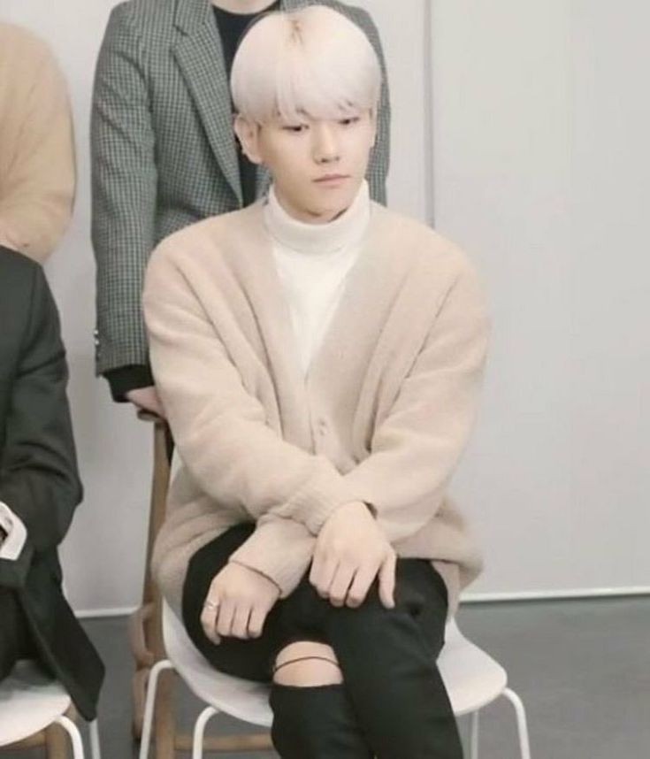 HappyChanyeoll's tweet photo. من اومدم 
ببینم چیکارا کردین؟
منتظر یه بهونه م بلاکتون کنم 🤣
@weareoneEXO https://t.co/knxhmGfKL7