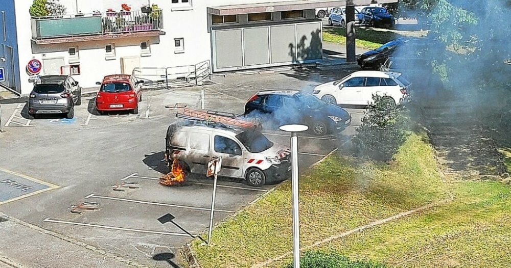 Une voiture a en partie brûlé, ce mercredi 24 mai, à Lorient. Les pompiers sont rapidement intervenus
➡️ go.letelegramme.fr/uqI3
