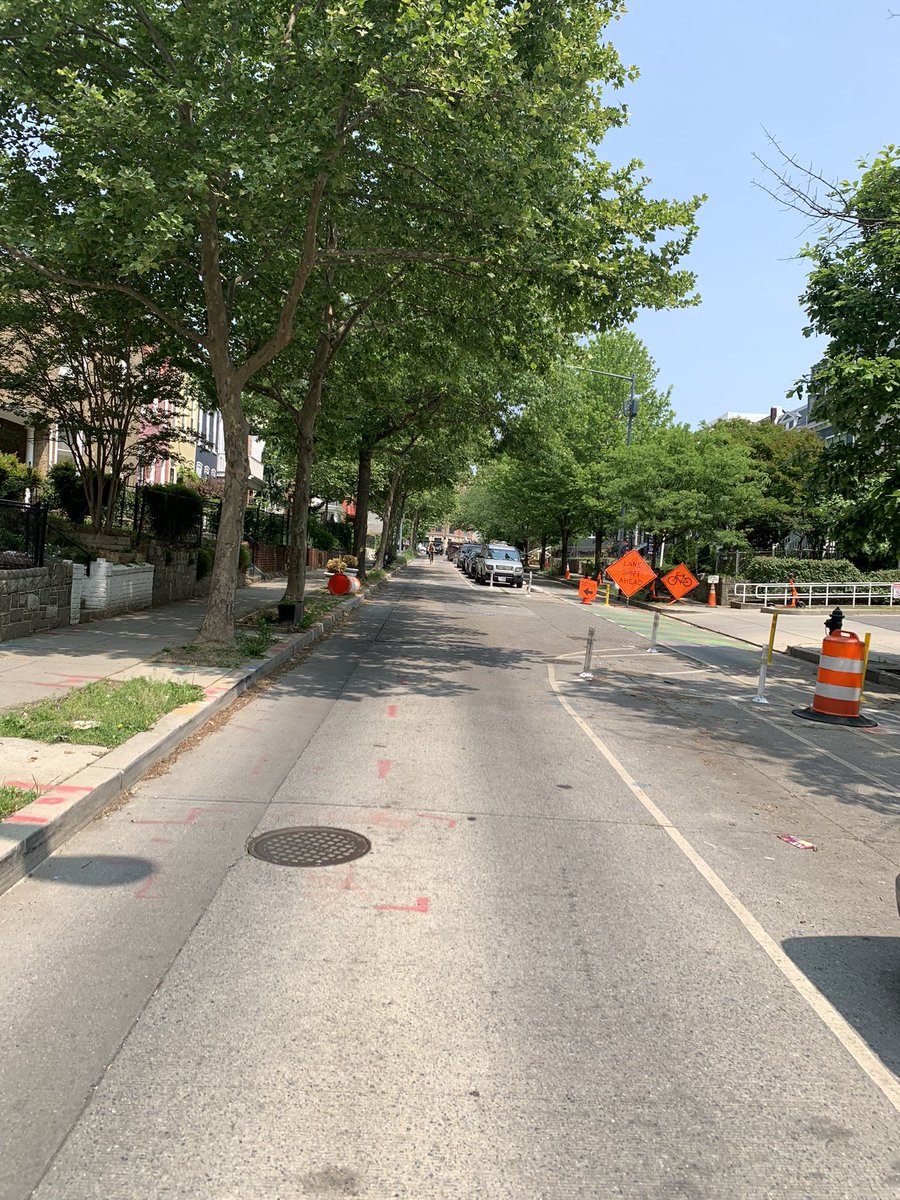 Detouring into a lane in the same direction, not ideal. Detour signs that put you into oncoming traffic? Aggressively negligent. 700 block of Kenyon NW
#bikeDC <a href="/311DCgov/">DC311</a>