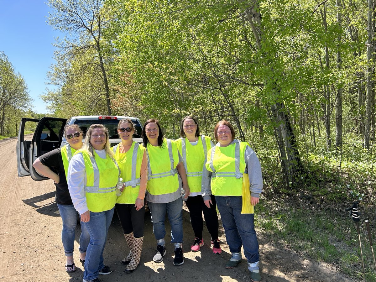 DeerwoodTech's tweet photo. Great weather and a cleaner highway—what a successful Ditch Pickup event we had! Plus, we found some blooming Lady's Slipper. Check out these photos! #DitchCleanup #LadySlipper https://t.co/4KgVADGmj1