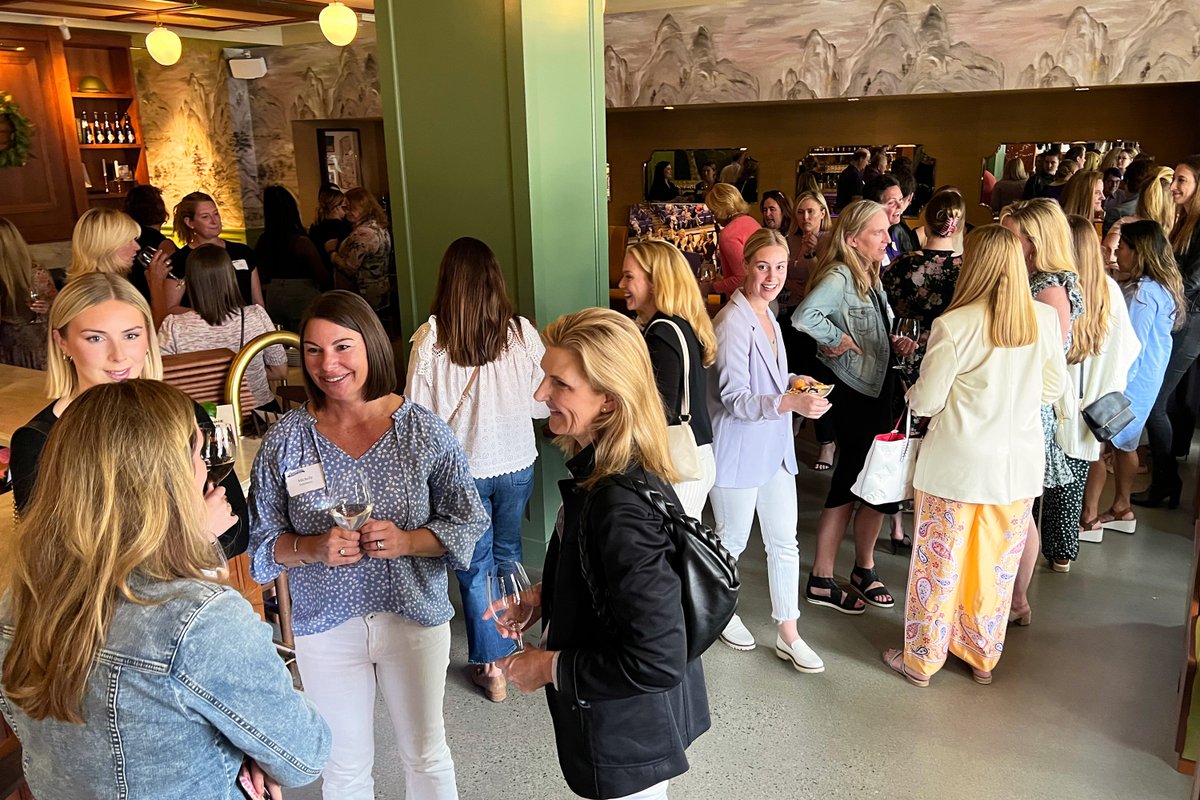 UWTyeeClub's tweet photo. Female donors, head coaches and former student-athletes gathered for one final toast to cap off our yearlong celebration of Title IX. Thank you to all who attended and made this night so special!

#GoHuskies x #TitleIX50 https://t.co/YJ18BRwWia