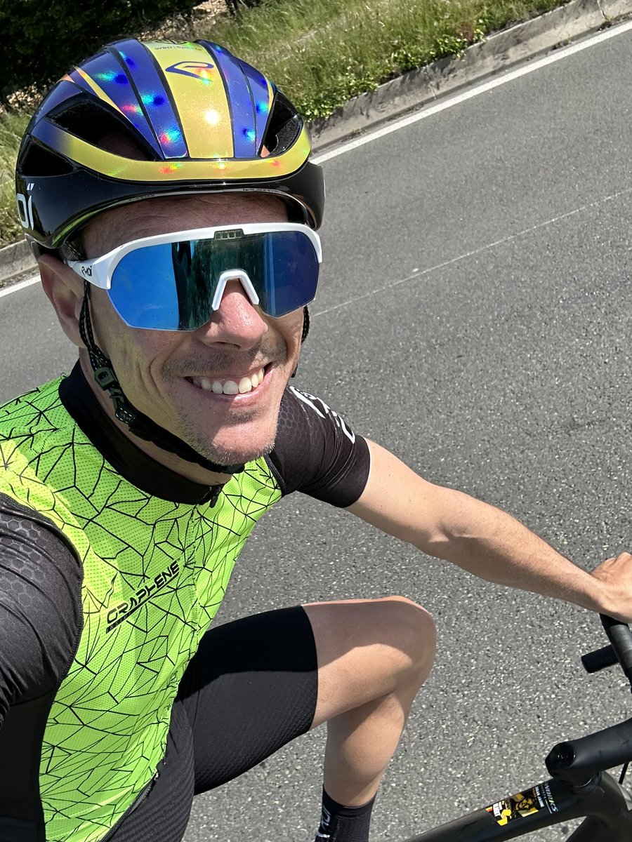 PhilippeGilbert's tweet image. N’oubliez pas que vous pouvez gagner le même casque et des lunettes #ekoi  en jouant sur les @RoisDeLaPedale @Eurosport_FR