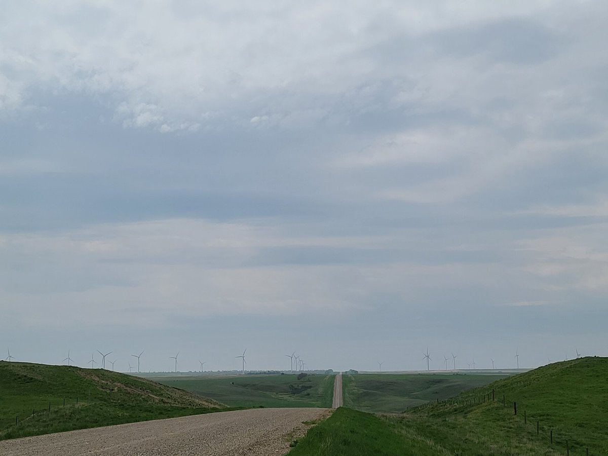 ABStormChaser's tweet photo. Gawd, I love chasing SK. Hate being out of my car here but once the inflow picks up and sucks up all the bugs, it is my favorite place to be,lol. #sksw https://t.co/A4rmV3jf2V