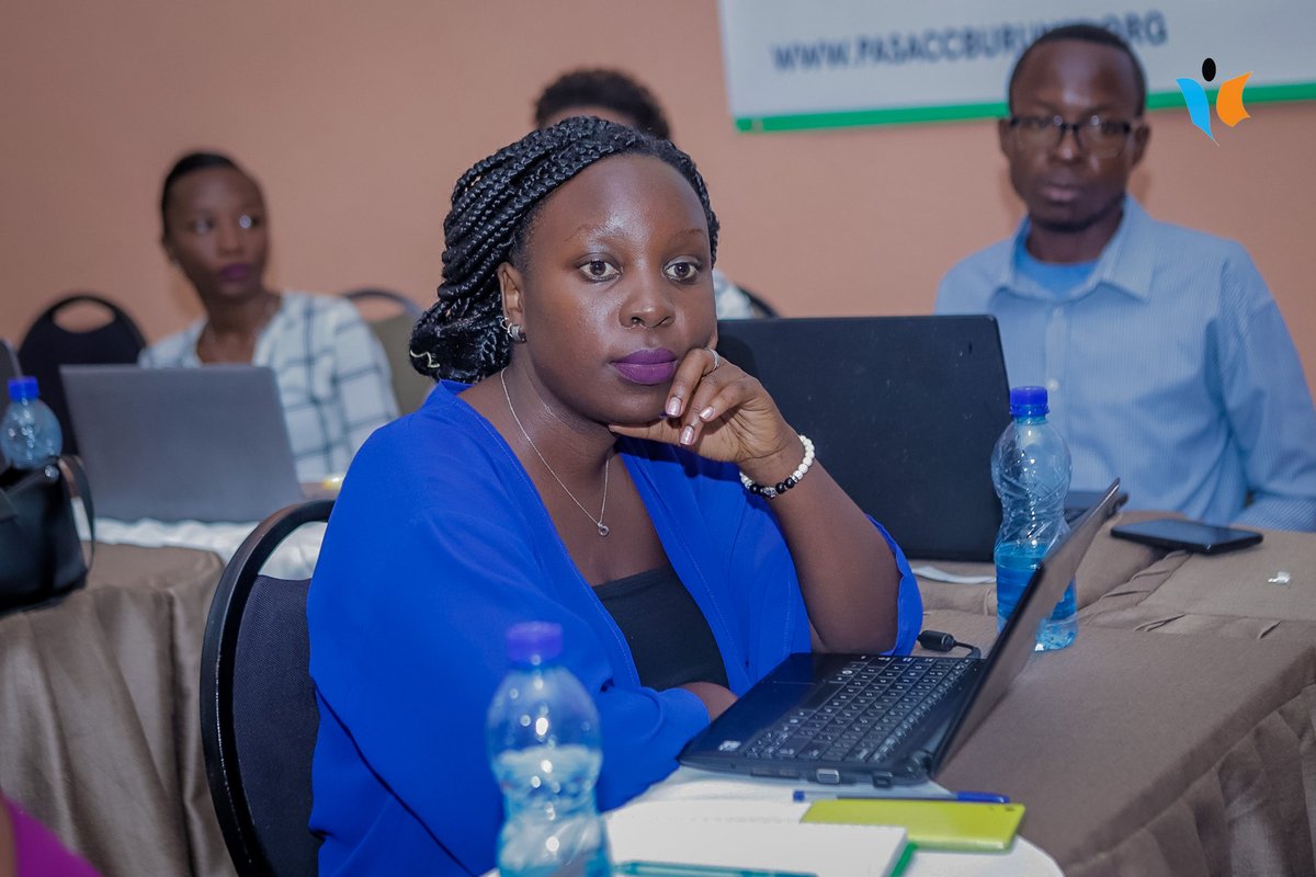 MagazineJimbere's tweet photo. 🎙️ Pour Rénovat Havyarimana, Coordinateur national du projet @PasaccB, cette formation, 2ème de ce genre, s’inscrit dans la logique d’accompagnement de ces 22 projets tel que recommandé par le jury lors de leur sélection
📌 "Dans ce cadre, le #Pasacc a déjà organisé 29 formations, avec 300 #jeunes formés dont 38 ont bénéficié d’une bourse pour continuer leur formation en dehors du #Burundi", ajoute-t-il
#Youth