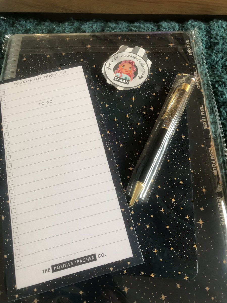 Nic_82's tweet image. Just opened my fab starry night accessories. Now to wait patiently to get my classroom back from the builders to get my displays to match as well! #TPTC #mytptcweek