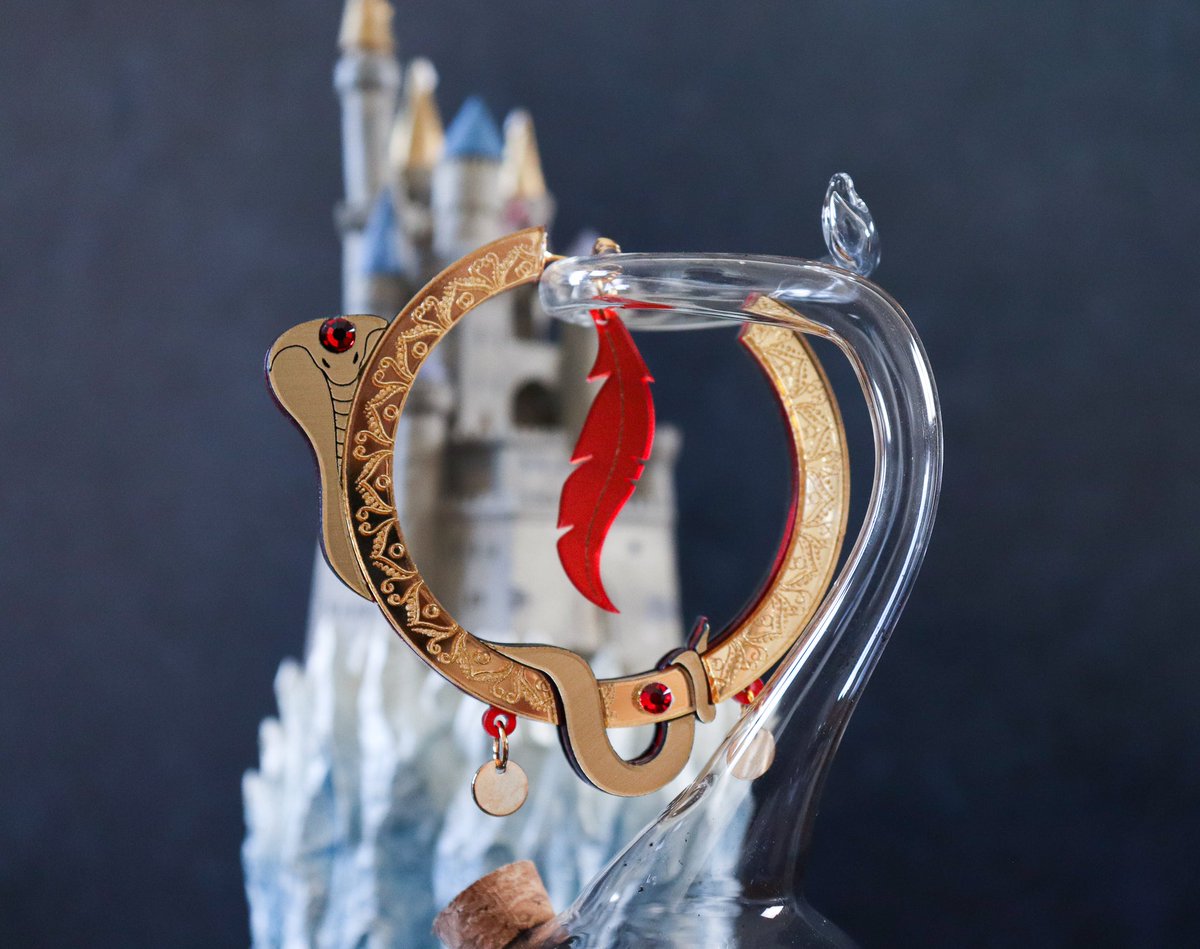 MakingMagitek's tweet image. Our newest #hoop #earrings are up for pre-order! For the first time ever, we're offering a 14k gold version!

makingmagitek.com/collections/tw…

#twst #twistedwonderland #scarabia #handmadejewelry #SmallBusinessWeek