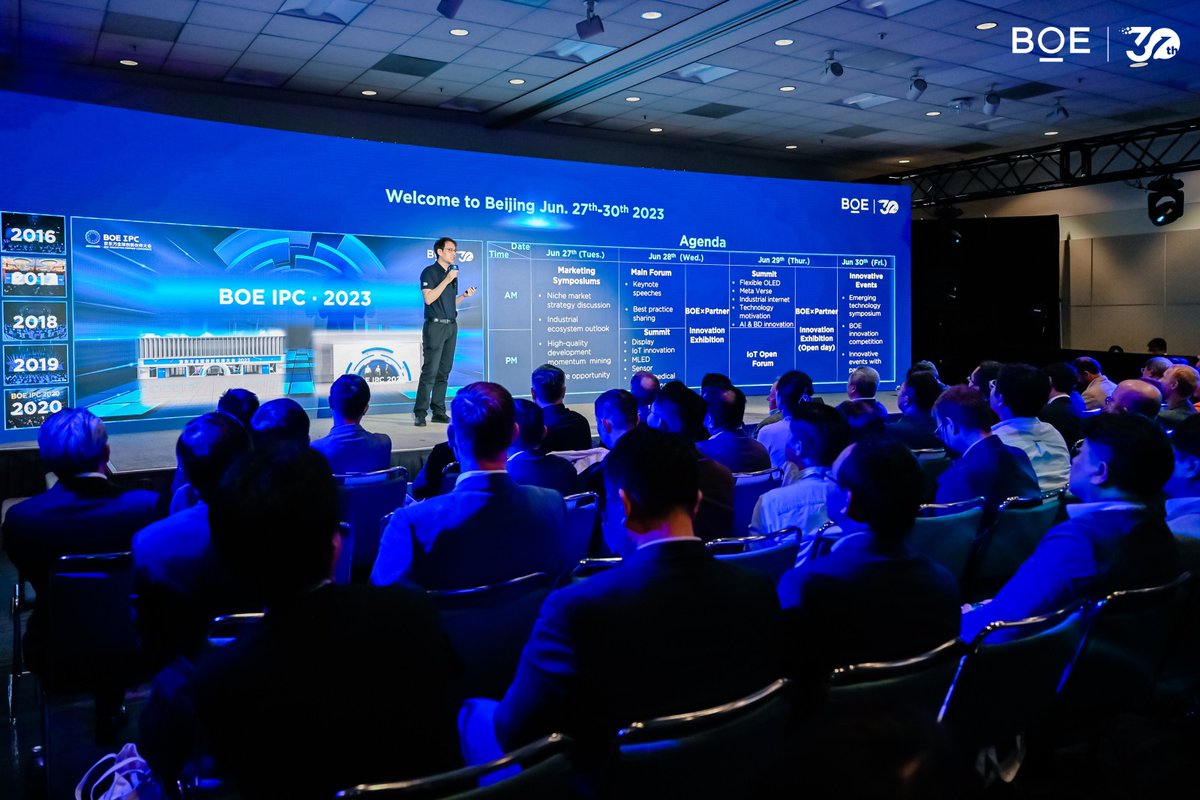 XinhuaNetNA's tweet image. #SIDDisplayWeek2023 opened in Los Angeles on May 23rd. From AR/VR, auto tech, OLED, micro-OLED and microdisplays to wearables, digital signage and ePaper – and everything in between– Display Week offers sights and sounds of what’s new and what’s next.