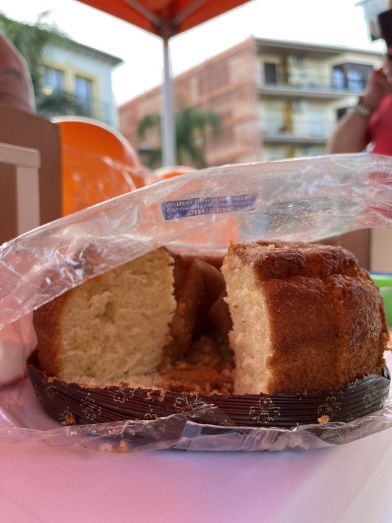 RealJoseMaria's tweet photo. Hoy repartimos con @Cs_Alora globos, café, bizcocho y sobre todo, ideas para hacer del municipio el mejor de la comarca, con un equipo joven que encabezan Ana y Javi https://t.co/6alij4ifMN