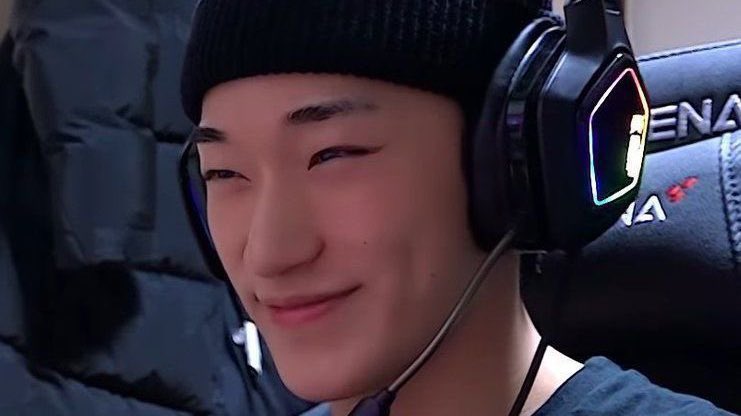 choi_nele's tweet photo. „I don’t look like this“ ARE YOU SURE ABOUT THAT?? https://t.co/ZTlq1SxVFY