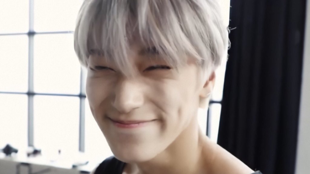 choi_nele's tweet photo. „I don’t look like this“ ARE YOU SURE ABOUT THAT?? https://t.co/ZTlq1SxVFY