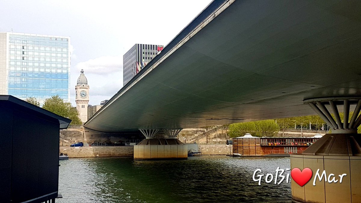Le #Pont #CharlesDeGaulle pour mon ' bonne soirée ' ❤️❤️
#Paris ❤️
Des bisous 💋💋
À demain si vous voulez ❤️